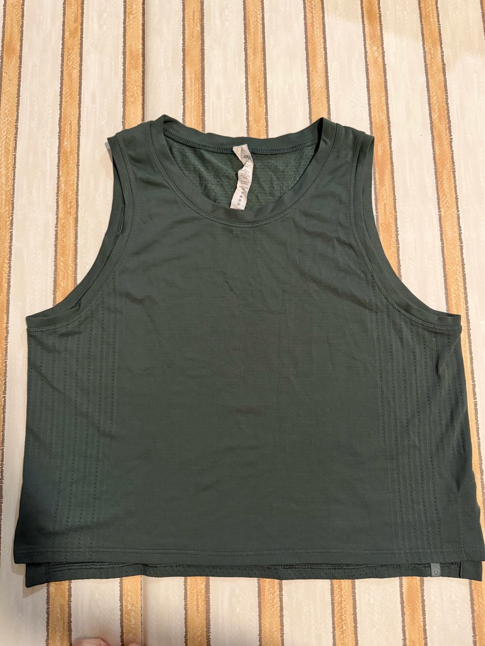 Lululemon Green Cropped Tank Top Size 6